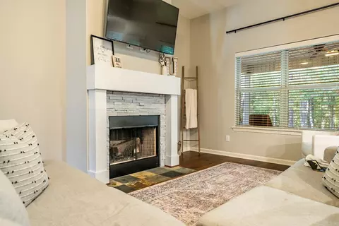 Living - 602 Joseph Dr, Alexander, AR 72002 photo 2 of 3