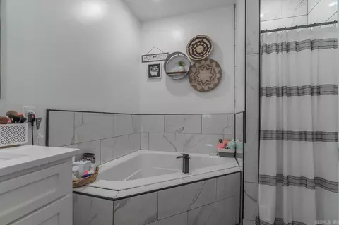 Bath - 1245 Stella Ln, Trumann, AR 72472 photo 2 of 4