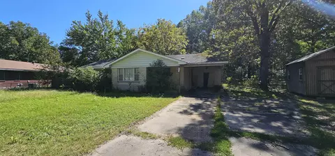 2923 Edgewood Dr, Pine Bluff, AR 71603