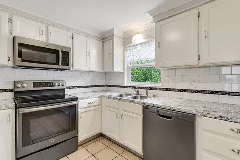 Kitchen - 9309 Zuber Rd, Alexander, AR 72002 photo 1 of 2