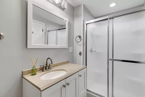 Bath - 9309 Zuber Rd, Alexander, AR 72002 photo 5 of 5