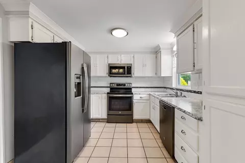 Kitchen - 9309 Zuber Rd, Alexander, AR 72002 photo 2 of 2