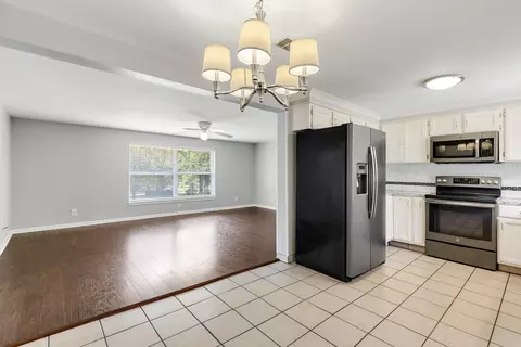 Living - 9309 Zuber Rd, Alexander, AR 72002 photo 3 of 8