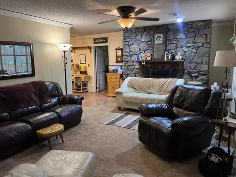 Living - 6207 Brinkley Rd, Pine Bluff, AR 71603 photo 2 of 2