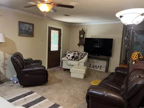 Living - 6207 Brinkley Rd, Pine Bluff, AR 71603 photo 1 of 2