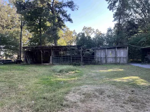 Exterior - 6207 Brinkley Rd, Pine Bluff, AR 71603 photo 6 of 8