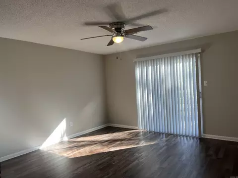 Living - 8220 Spring Lake Rd, Pine Bluff, AR 71603 photo 2 of 6