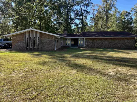 Exterior - 8220 Spring Lake Rd, Pine Bluff, AR 71603 photo 1 of 9