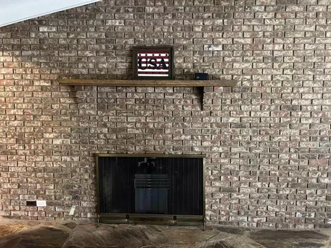 Living - 8220 Spring Lake Rd, Pine Bluff, AR 71603 photo 3 of 6