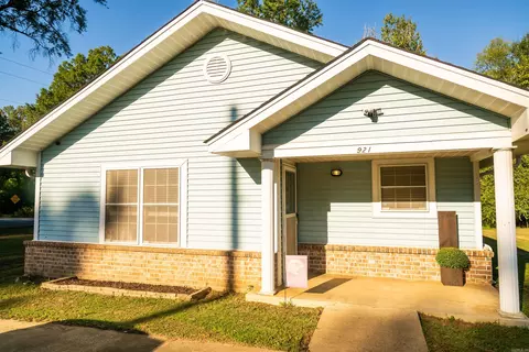 921 Cole, Benton, AR 72015 photo 1