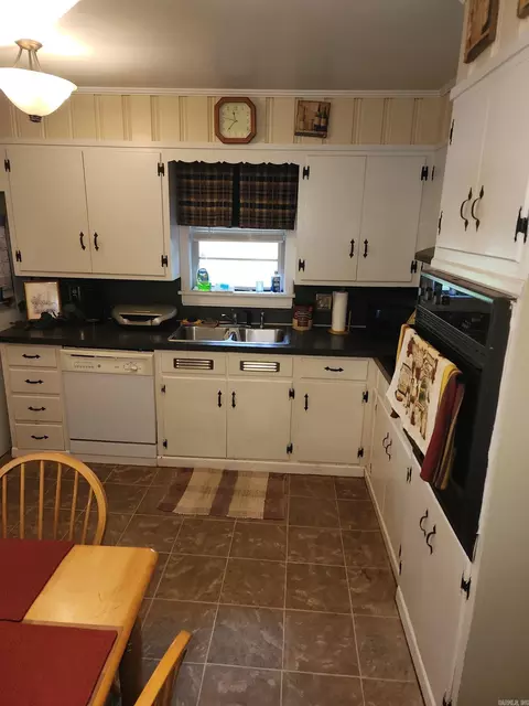 Kitchen - 23 Southwood, Pine Bluff, AR 71603 photo 3 of 4