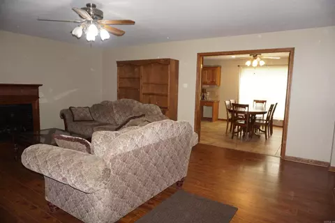 Living - 166 Pinewood Ln, Beebe, AR 72012 photo 2 of 5