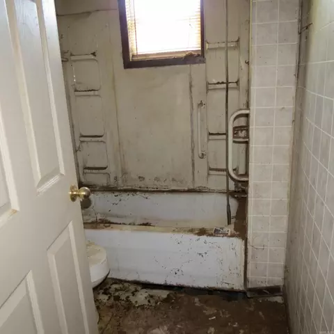 Bath - 5801 W 7th, Pine Bluff, AR 71603 photo 2 of 2