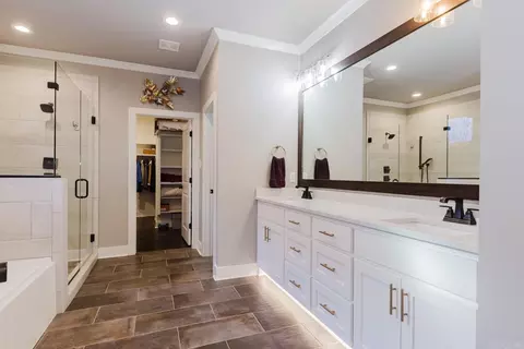 Bath - 2300 Abigail Dr, Bryant, AR 72022 photo 2 of 6