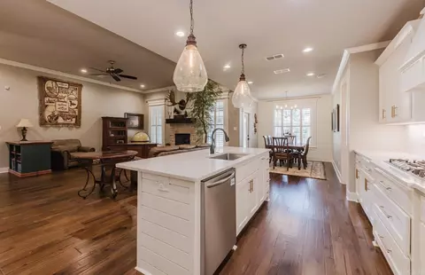 Kitchen - 2300 Abigail Dr, Bryant, AR 72022 photo 4 of 7