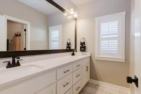 Bath - 2300 Abigail Dr, Bryant, AR 72022 photo 5 of 6