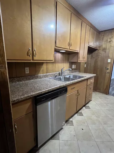 Kitchen - 903 S Washington St, Pine Bluff, AR 71601 photo 2 of 3