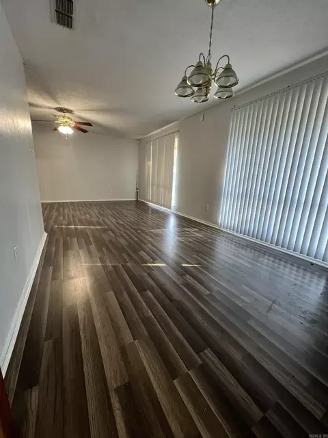 Living - 903 S Washington St, Pine Bluff, AR 71601 photo 3 of 4