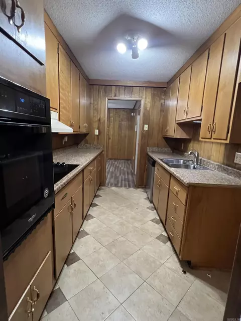 Kitchen - 903 S Washington St, Pine Bluff, AR 71601 photo 1 of 3