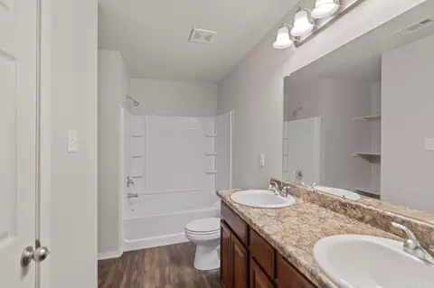 Bath - 260 Hemlock Dr, Conway, AR 72032 photo 3 of 3