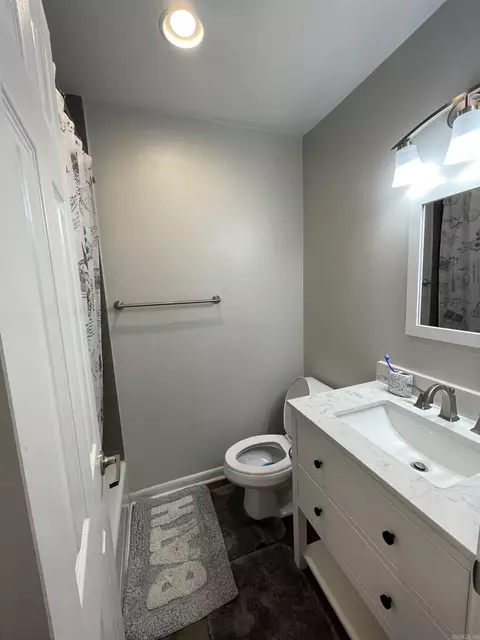 Bath - 1004 N Jp Wright Rd, Jacksonville, AR 72076 photo 1 of 3