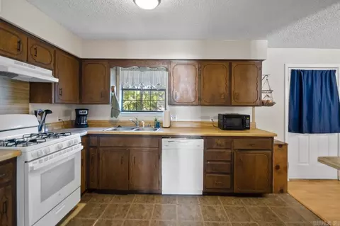 Kitchen - 2003 Doris, Benton, AR 72015 photo 2 of 3