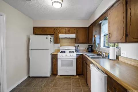 Kitchen - 2003 Doris, Benton, AR 72015 photo 1 of 3