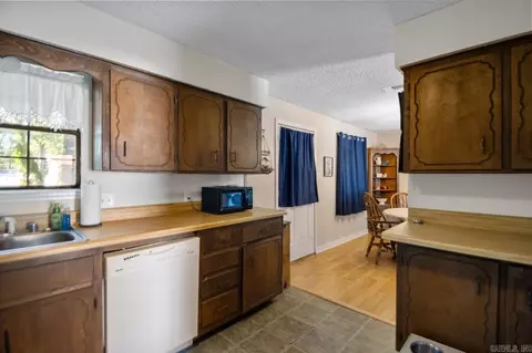 Kitchen - 2003 Doris, Benton, AR 72015 photo 3 of 3