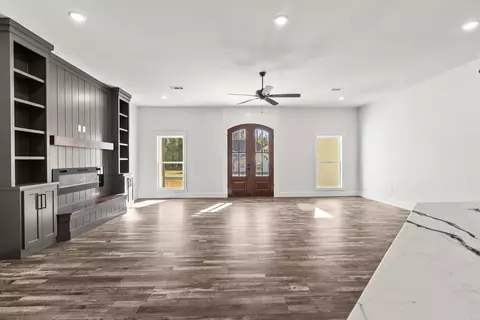 Living - 14 Ules Watson Dr, Greenbrier, AR 72058 photo 1 of 8