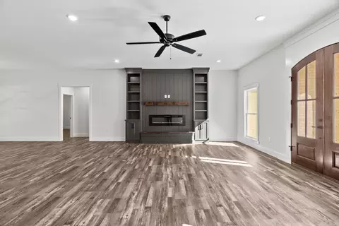 Living - 14 Ules Watson Dr, Greenbrier, AR 72058 photo 2 of 8
