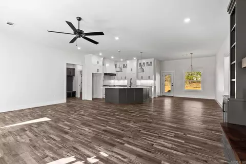 Living - 14 Ules Watson Dr, Greenbrier, AR 72058 photo 4 of 8
