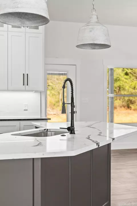Kitchen - 14 Ules Watson Dr, Greenbrier, AR 72058 photo 4 of 6