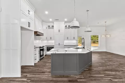 Kitchen - 14 Ules Watson Dr, Greenbrier, AR 72058 photo 2 of 6