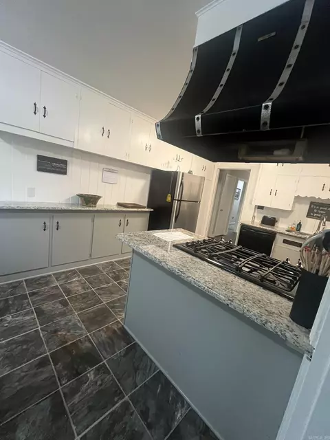 Kitchen - 2 Southern Pines Dr, Pine Bluff, AR 71603 photo 4 of 5