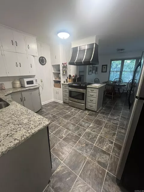 Kitchen - 2 Southern Pines Dr, Pine Bluff, AR 71603 photo 2 of 5