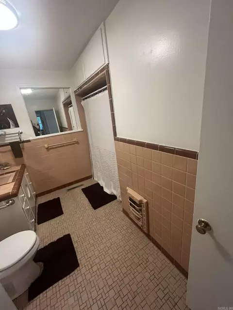 Bath - 2 Southern Pines Dr, Pine Bluff, AR 71603 photo 3 of 5