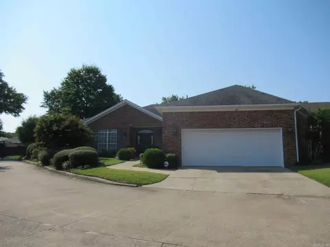 135 Hunters Green Cir, Little Rock, AR 72211