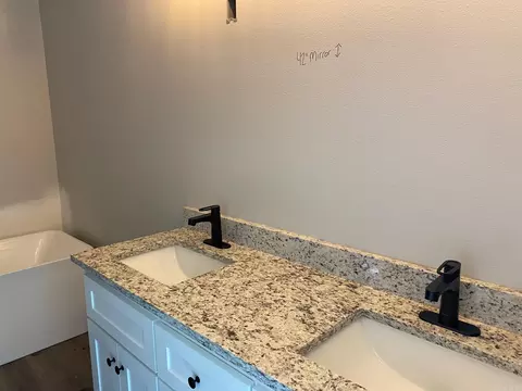 Bath - 518 Crepe Myrtle Lp, Cabot, AR 72023 photo 1 of 10