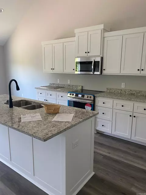 Kitchen - 518 Crepe Myrtle Lp, Cabot, AR 72023 photo 1 of 2