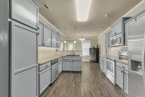 Kitchen - 137 Harvick Cir, Cabot, AR 72023 photo 5 of 6