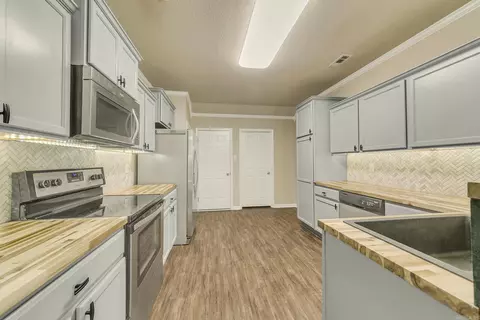 Kitchen - 137 Harvick Cir, Cabot, AR 72023 photo 2 of 6