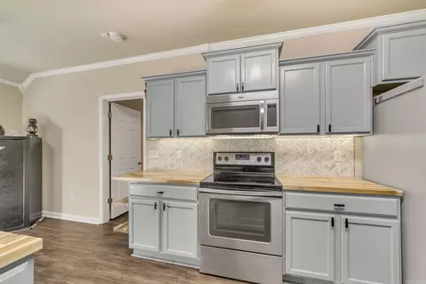 Kitchen - 137 Harvick Cir, Cabot, AR 72023 photo 4 of 6