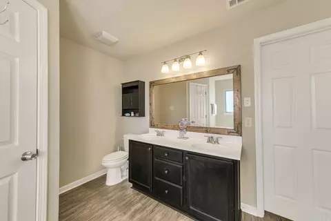 Bath - 137 Harvick Cir, Cabot, AR 72023 photo 2 of 4