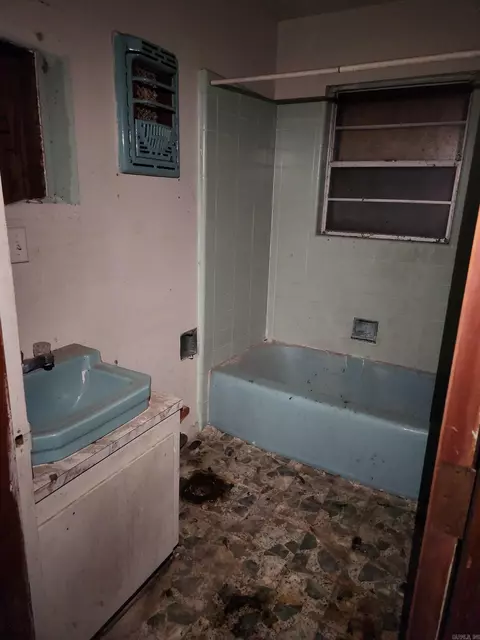 Bath - 3406 Lilac, Pine Bluff, AR 71603 photo 1 of 1