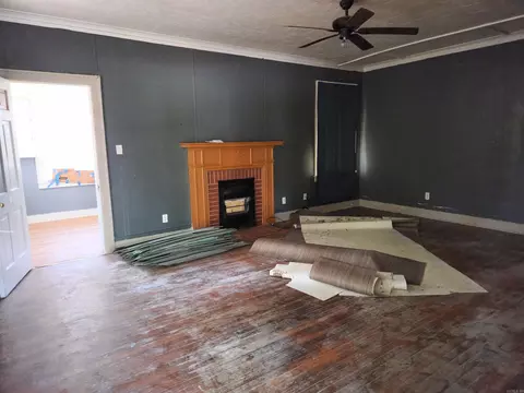 Living - 210 W 18th Ave, Pine Bluff, AR 71603 photo 2 of 4