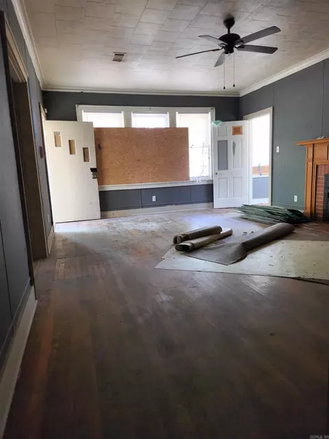 Living - 210 W 18th Ave, Pine Bluff, AR 71603 photo 3 of 4
