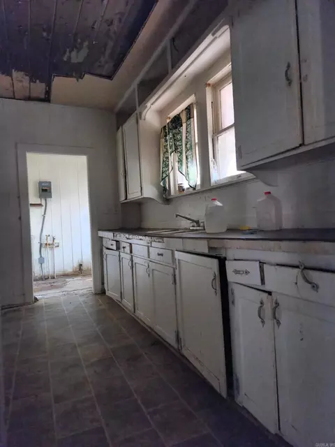 Kitchen - 210 W 18th Ave, Pine Bluff, AR 71603 photo 1 of 2