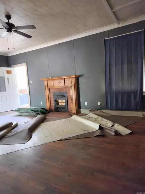 Living - 210 W 18th Ave, Pine Bluff, AR 71603 photo 4 of 4