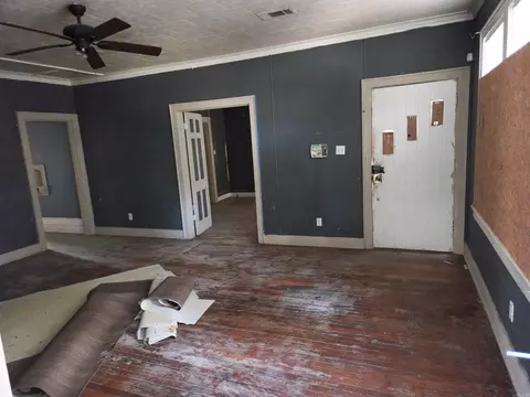 Living - 210 W 18th Ave, Pine Bluff, AR 71603 photo 1 of 4