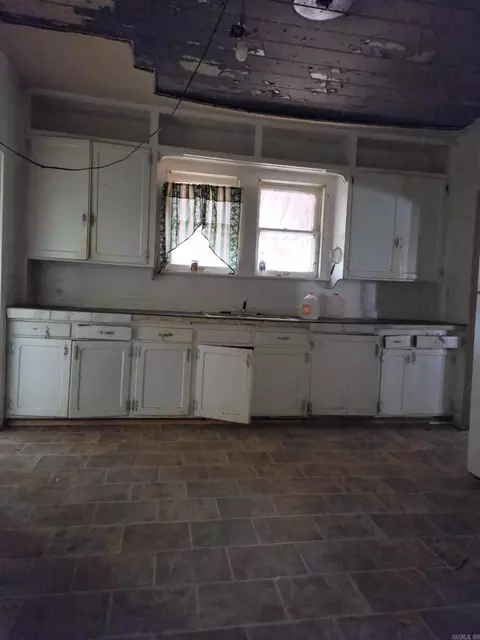 Kitchen - 210 W 18th Ave, Pine Bluff, AR 71603 photo 2 of 2